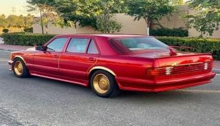 سيارة كلاسيكية للبيع بالمزاد الإلكتروني