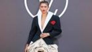 أسبوع باريس للموضة.. مفاجآت وإبداع في اليوم الأخير