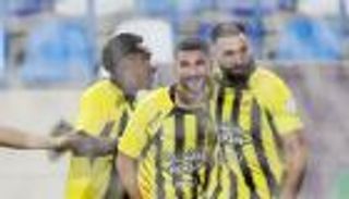 تحول إلى قناص.. رأس حسام عوار يرسل الاتحاد لصدارة دوري روشن (فيديو)