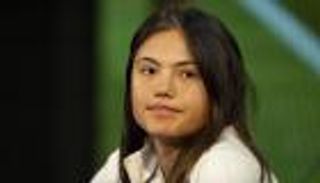 «بورش» تصدم «طفولة» إيما رادوكانو.. ما السبب؟