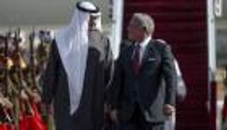 محمد بن زايد يصل الأردن.. والملك عبدالله وولي العهد في استقباله