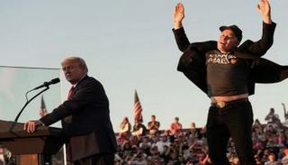 إيلون ماسك في التجمع الانتخابي لترامب