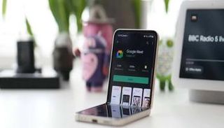 تطبيق Google Meet يحصل على شاشة