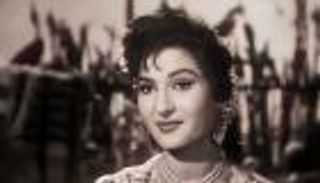 نعيمة عاكف.. أعلنت طلاقها في مؤتمر صحفي وماتت وهي تردد «محمد»