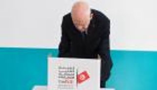 الاقتصاد وحل الإخوان.. ملفات عاجلة على طاولة رئيس تونس