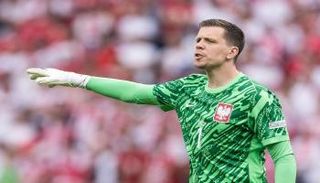 فويتشيك تشيزني حارس برشلونة الجديد