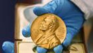 8 حقائق مثيرة عن جائزة نوبل في الكيمياء.. فائز مميز وعائلة فريدة