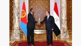 السيسي وأفورقي خلال لقاء سابق