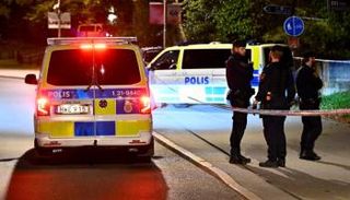 شرطة سويدية أمام مبنى سفارة إسرائيل في ستوكهولم