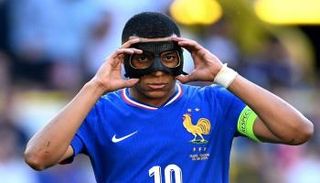 كيليان مبابي لاعب منتخب فرنسا