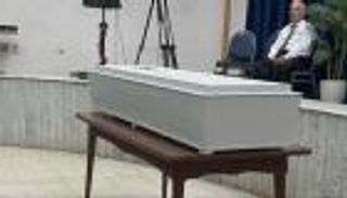 جنازة مينا موسى.. الأسرة المنهارة تطلب البحث عن بقية الأشلاء