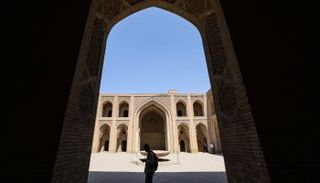 طالب جامعي يزور القصر العباسي