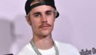 جاستن بيبر يمر بحالة نفسية سيئة.. والسر في علاقته بـ«ديدي»