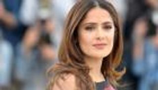 بصور نادرة ورسالة مؤثرة.. سلمى حايك تحتفل بعيد ميلاد ابن زوجها