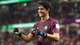 بعد الإصابة.. هل يغيب ياسين بونو عن مباراة الهلال والعين؟