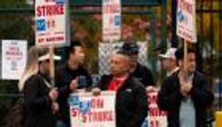 شهر على إضراب مصانع «بوينغ».. فاتورة الخسائر تصل لـ5 مليارات دولار