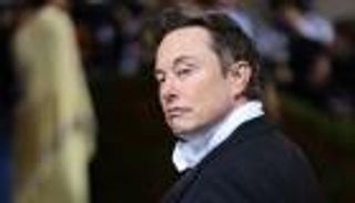 مخرج «أنا روبوت» يتهم إيلون ماسك بسرقة أفكاره