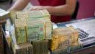 الريال يواصل الانهيار.. جحيم حرب الحوثي الاقتصادية يحاصر اليمنيين