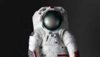 «برادا» تقتحم الفضاء بتصميم «بدلة متطورة» لمهمة «أرتميس 3»