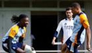 أول جائزة فردية.. ريال مدريد يغسل أحزان مبابي (صورة)