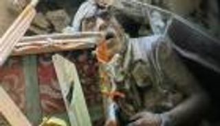 يحيى السنوار تحت الأنقاض.. صور «تؤكد» والكلمة للحمض النووي