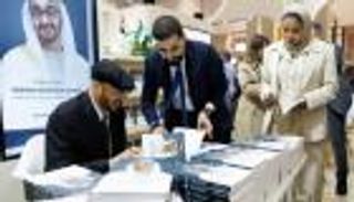 جمال السويدي يوقع كتاب «محمد بن زايد.. إضاءات في مسيرة رجل الإنسانية» بمعرض فرانكفورت الدولي