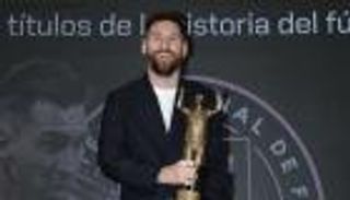 قادمة من مدريد.. ميسي يحصد جائزة «البطل التاريخي» (فيديو)