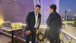 عمرو مصطفى يستقبل المعزيين