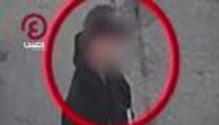 بسبب انشغاله بالهاتف.. نجاة رجل من الموت بعد اصطدامه بقطار (فيديو)