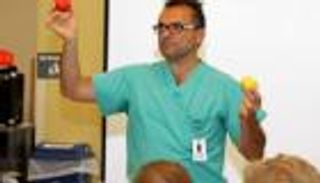 جراح أمريكي يكشف لـ«العين الإخبارية» دور الموسيقى في التعافي بعد الجراحة