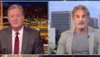 للمرة الثالثة.. مناظرة مرتقبة تجمع باسم يوسف وبيرس مورجان