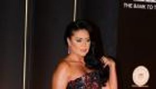 رانيا يوسف تخالف التوقعات بإطلالة غير تقليدية في مهرجان الجونة (صور)