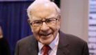  وارن بافيت يتخلى عن دعمه التقليدي للديمقراطيين في الانتخابات الأمريكية