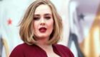 بسبب عدوى.. أديل تفقد حاسة السمع مؤقتا