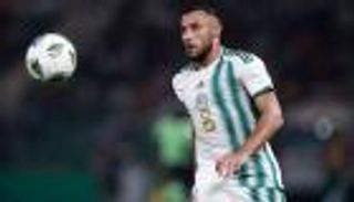 المشاكل تلاحقه من جديد.. بلايلي يدرس 3 عروض للعودة الى الجزائر