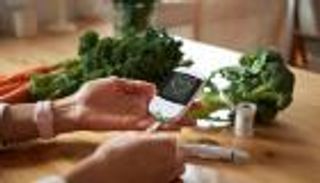 اهتم بوقت تناول الطعام وليس نوعه.. دراسة تنصح مرضى السكري