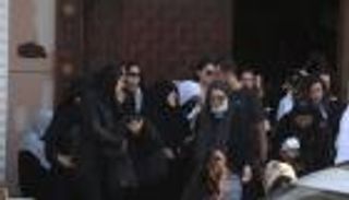 جنازة حسن يوسف.. انهيار شمس البارودي.. ونجوم الفن يواسونها (صور) 