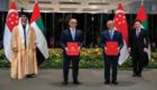 ولي عهد أبوظبي ورئيس وزراء سنغافورة يشهدان تبادل عدد من مذكرات التفاهم