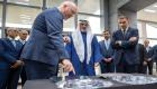 ولي عهد أبوظبي يزور مقر شركة «غلوبال فاوندريز» في سنغافورة