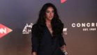 آية سماحة تخطف الأنظار بـ«بليزر رجالي» في الجونة السينمائي