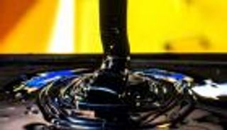 سعر النفط اليوم.. استقرار الخام مع تراجع المخزونات الأمريكية