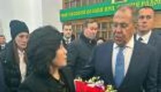 رحلة قطار وباقة زهور.. وزيرة خارجية كوريا الشمالية في روسيا