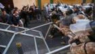 مسلحون في بوليفيا يسيطرون على منشأة عسكرية وسط البلاد