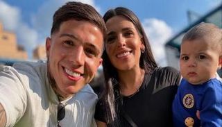 إنزو مع العائلة