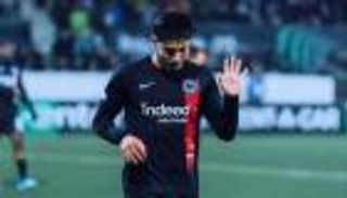 ماذا يحدث لشايبي؟ تصريح صادم من مدرب آينتراخت فرانكفورت