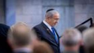 «فضيحة» تهز حكومة إسرائيل.. اعتقال مساعد لنتنياهو «سرب» معلومات سرية