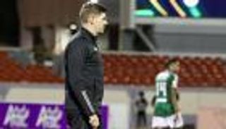 صافرات الاستهجان تلاحقه.. جيرارد على أعتاب مغادرة الاتفاق (فيديو)