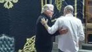 قبل يوم من عزاء شقيقه.. حسين فهمي يقدم العزاء في حسن يوسف (صور)