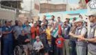 البعثة الإماراتية في غزة ومتطوعو «الفارس الشهم 3» يحتفلون بيوم العلم (فيديو)