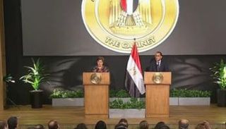 رئيسة صندوق النقد ورئيس وزراء مصر في مؤتمر صحفي بالقاهرة